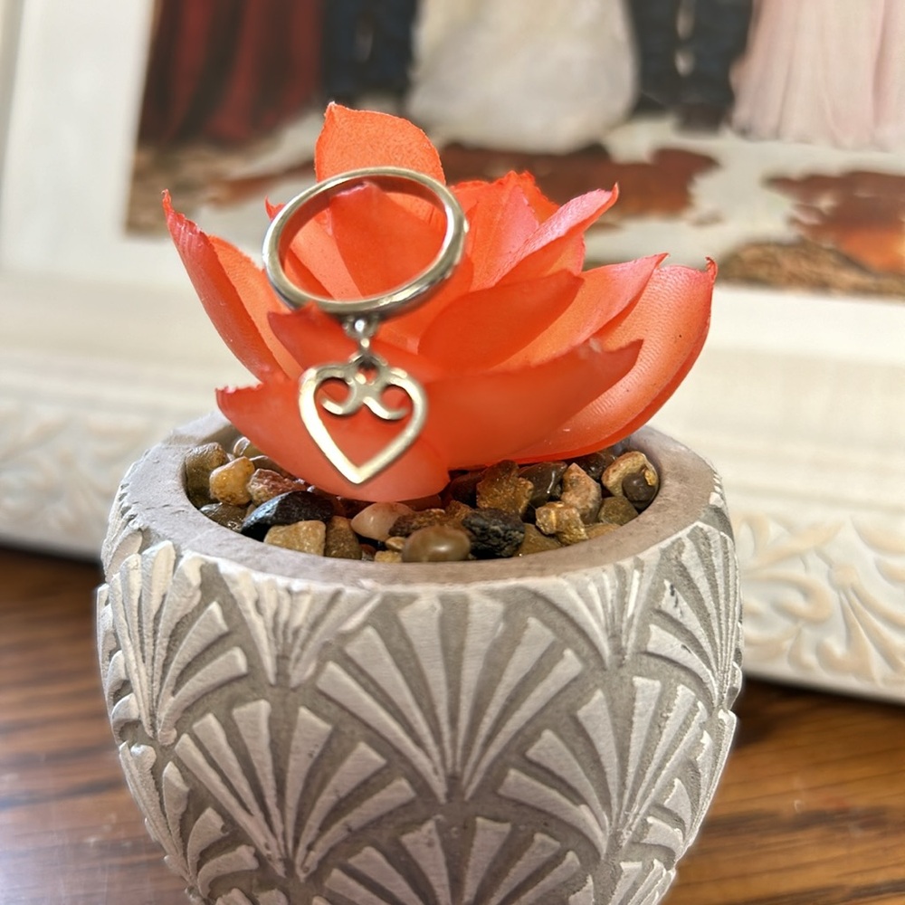James Avery Retired Dangle Scroll Heart Ring Sz 3.25